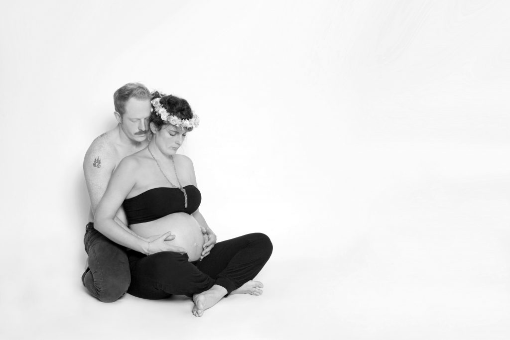 photo couple yoga prénatal